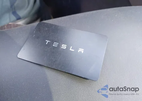 2024 Tesla Model Y Long Range Dual Motor All-Wheel Drive z USA, uszkodzony, nr VIN 7SAYGDEE6RA299129